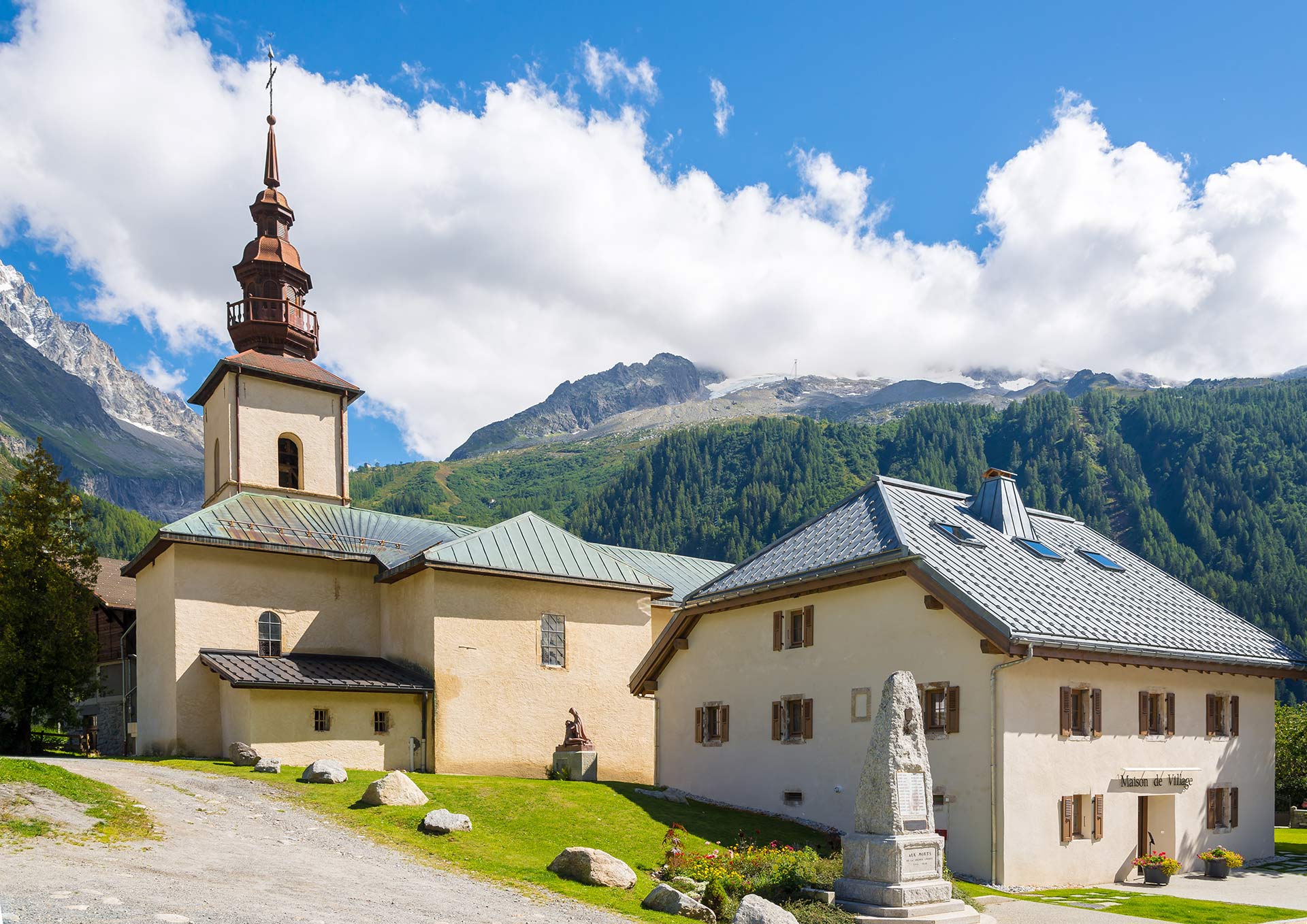 image of a church in argentiere