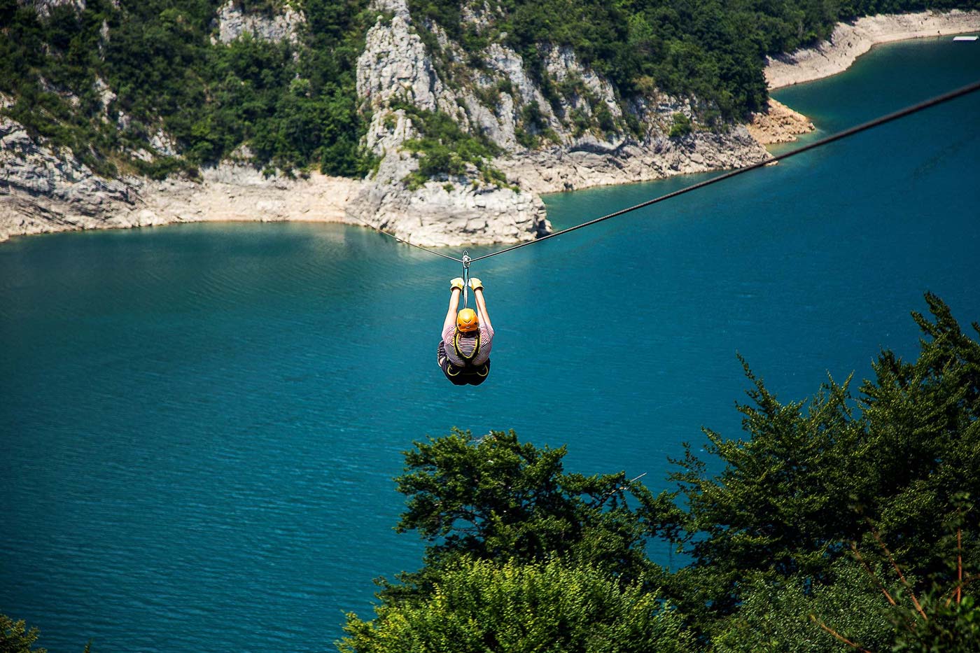 Photo showing a person ziplining in Omis