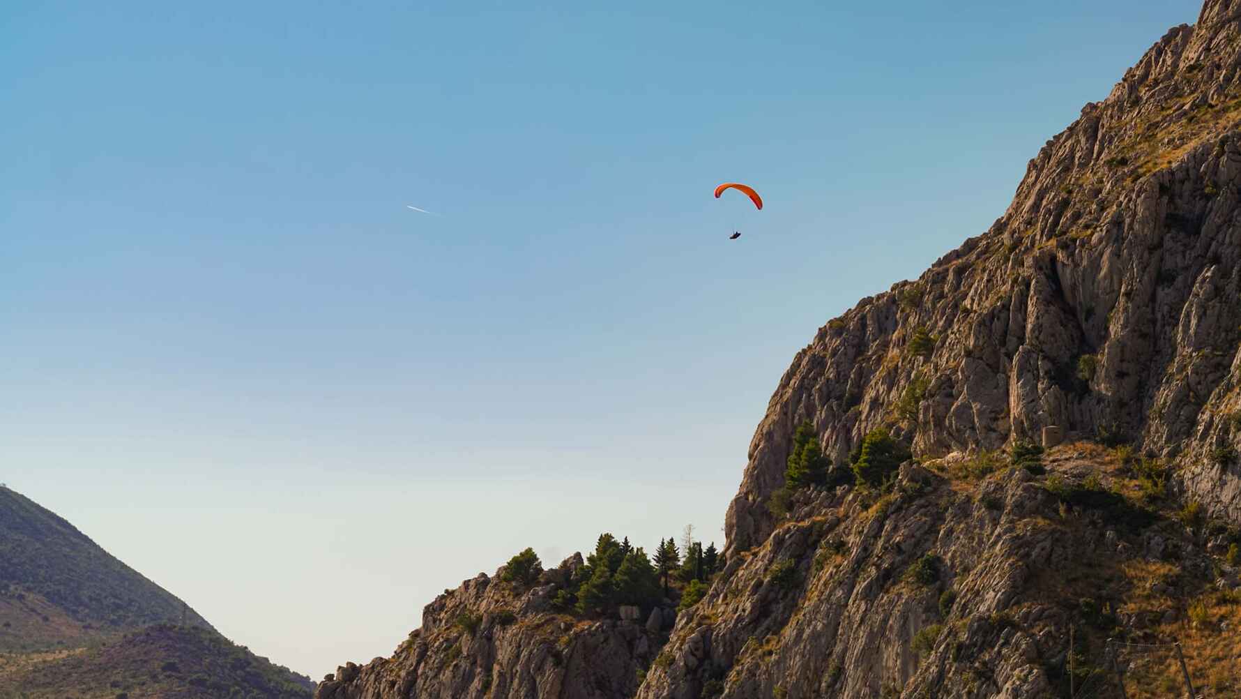 Photo showing a paraglider in Omis